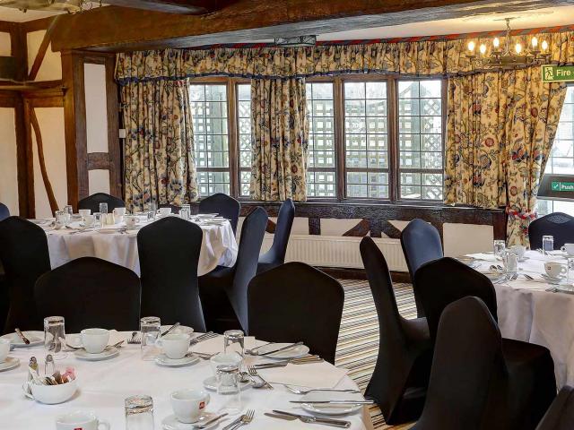dining tables | Stade Court Hotel