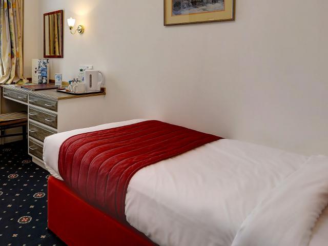 single hotel room | Stade Court Hotel