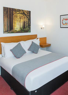 twin hotel bedrooms | Stade Court Hotel